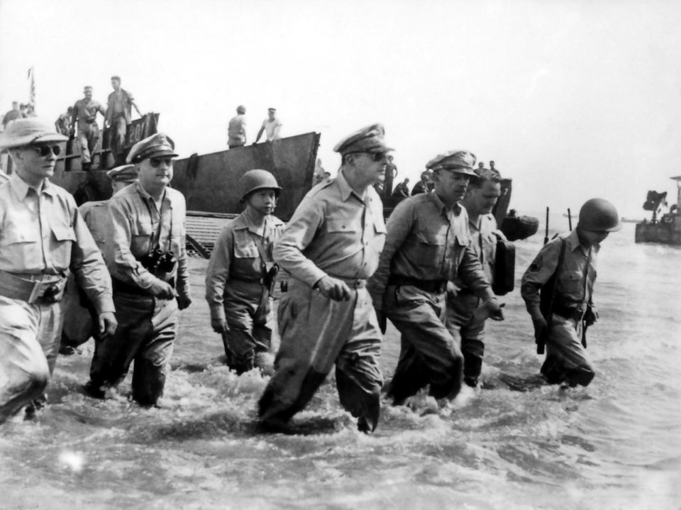日本再軍備への道 : 1945～1954年
